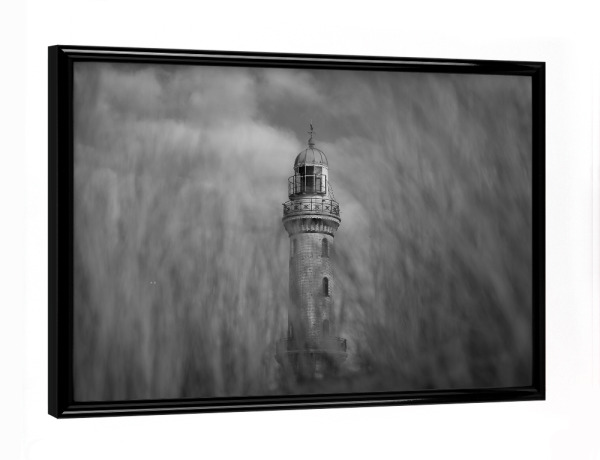 Poster mit schwarzem Rahmen "Warnemünde Leuchtturm - monochrom" artboxONE - Schwarzweiß,Architektur,Reise / Strand und Meer