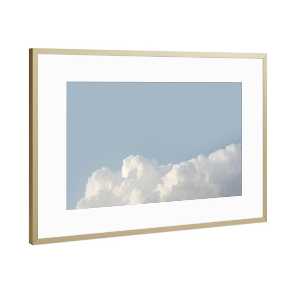 Poster mit Rahmen Gold "Zuckerwatte-Himmel" artboxONE - Natur - Wolken,Himmel,Minimal,Minimalismus,Bewölkt,Weiß