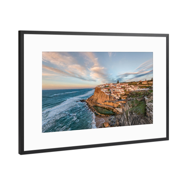 Poster mit Rahmen Schwarz (Metallic) "Cascais Portugal Dorf" artboxONE - Reise,Architektur,Reise / Strand und Meer