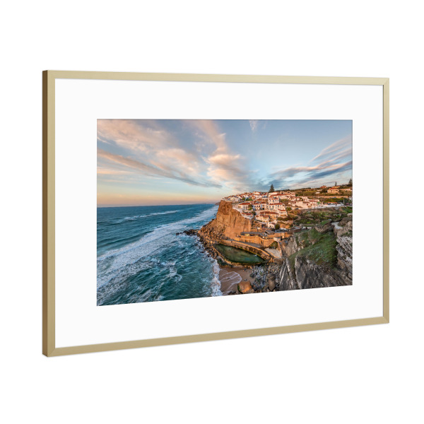 Poster mit Rahmen Gold "Cascais Portugal Dorf" artboxONE - Reise,Architektur,Reise / Strand und Meer