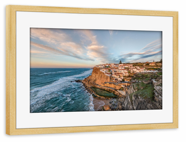 Poster mit Rahmen kiefer "Cascais Portugal Dorf" artboxONE - Reise,Architektur,Reise / Strand und Meer