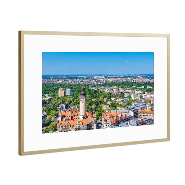 Poster mit Rahmen Gold "Stadt, Turm, Häuser, Bäume" artboxONE - Reise,Architektur,Städte / Weitere