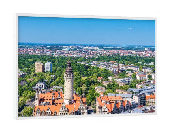 Poster mit weißem Rahmen "Stadt, Turm, Häuser, Bäume" artboxONE - Reise,Architektur,Städte / Weitere
