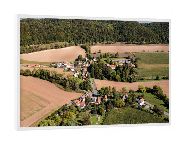 Poster mit weißem Rahmen "Das Dorf Markershausen" artboxONE - Natur,Architektur