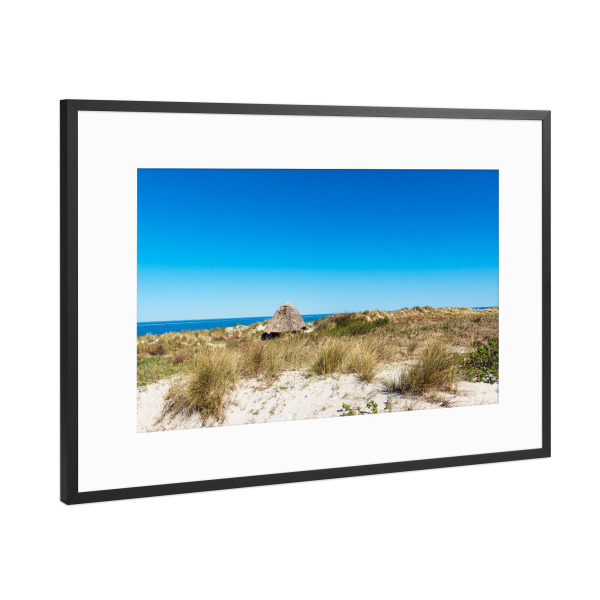 Poster mit Rahmen Schwarz (Metallic) "Hütte, Dünen, Ostsee" artboxONE - Natur,Reise,Architektur,Reise / Strand und Meer