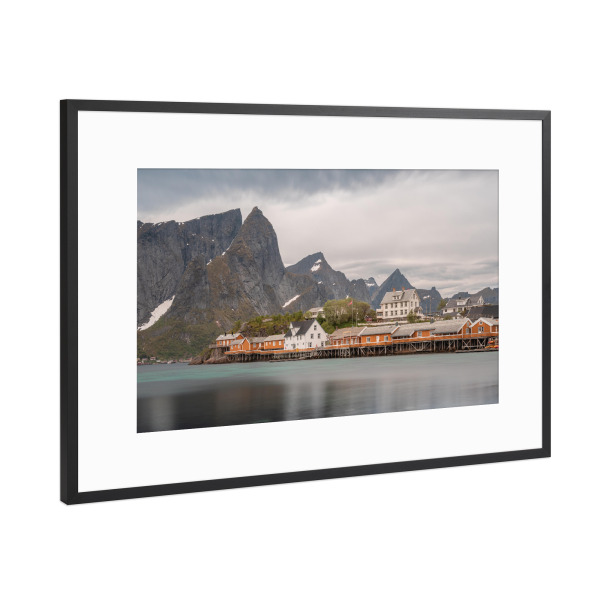 Poster mit Rahmen Schwarz (Metallic) "Fischerdorf Lofoten" artboxONE - Natur,Reise