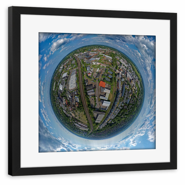 Poster mit Rahmen schwarz "HH-Bergedorf- Zw. den Gleisen;120m" artboxONE - Städte,Städte / Hamburg,Reise,Architektur,Reise / Länder