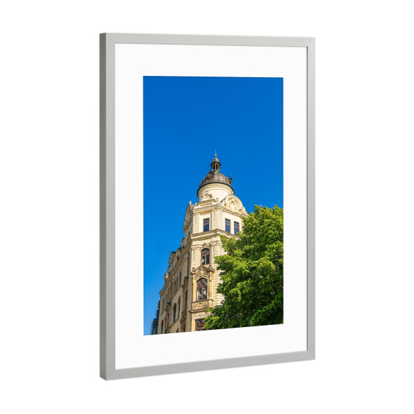 Poster mit Rahmen Silber "Baum, Haus, Turm, Himmel" artboxONE - Reise,Architektur,Städte / Weitere