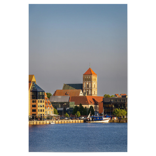 Poster "Kircvhe, Häuser, Fluss" artboxONE - Städte,Reise,Architektur