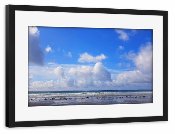 Poster mit Rahmen schwarz "Blauer Himmel. Meer und Strand" artboxONE - Reise,Reise / Strand und Meer,Reise / Länder