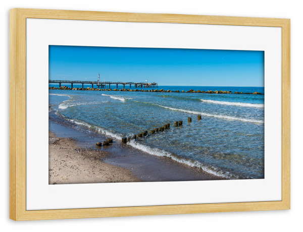 Poster mit Rahmen kiefer "Buhne, Wellen, Seebrücke, Meer" artboxONE - Natur,Reise,Architektur,Reise / Strand und Meer