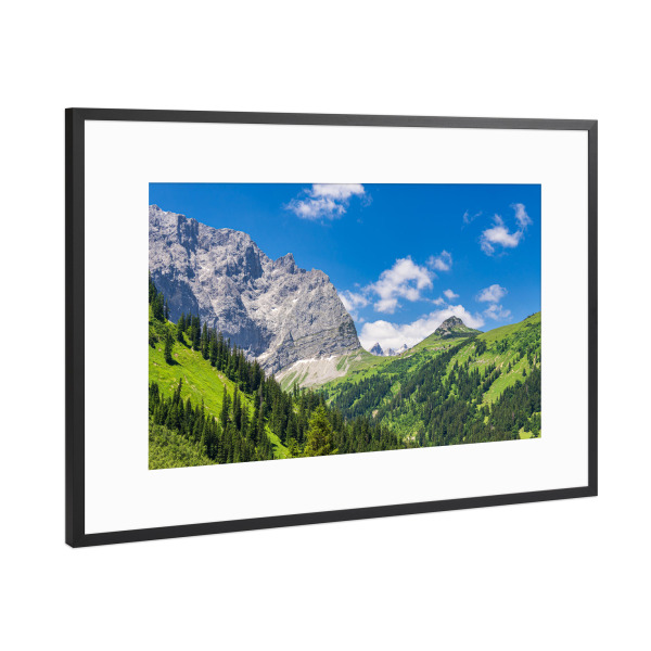 Poster mit Rahmen Schwarz (Metallic) "Wolken, Bäume, Berge, Wald" artboxONE - Natur,Reise