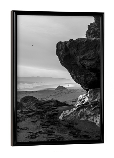 Poster mit schwarzem Rahmen "Black Sand Beach Edge" artboxONE - Natur,Reise / Strand und Meer