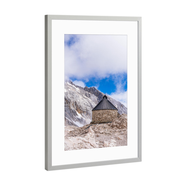 Poster mit Rahmen Silber "Kapelle, Zugspitze, Wolken" artboxONE - Natur,Reise,Architektur