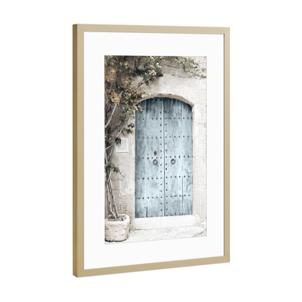 Poster mit Rahmen Gold "Staubige blaue Tür B" artboxONE - Natur,Architektur - Architektur,Türen,Tür,Blau,Pflanzen,Natur,Bäume