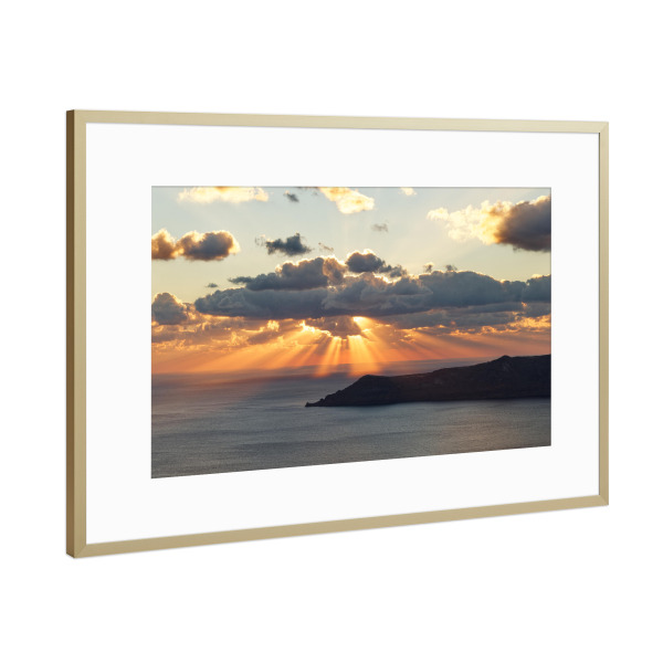 Poster mit Rahmen Gold "Sonnenstrahlen auf Santorini" artboxONE - Natur,Reise,Reise / Strand und Meer