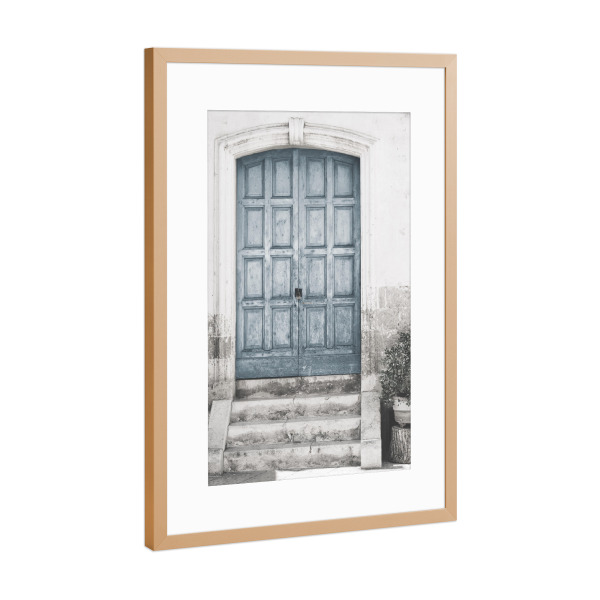 Poster mit Rahmen Kupfer "Staubige blaue Tür C" artboxONE - Architektur - Architektur,Türen,Tür,Blau,Stein,Treppen,Pflanzen,Natur