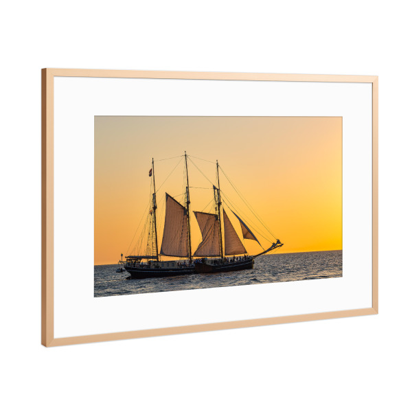 Poster mit Rahmen Kupfer "Segelschiff, Sonnenuntergang, Meer" artboxONE - Natur,Reise,Reise / Strand und Meer