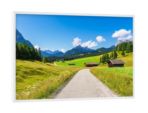 Poster mit weißem Rahmen "Straße, Wiese, Bäume, Berge" artboxONE - Natur,Reise
