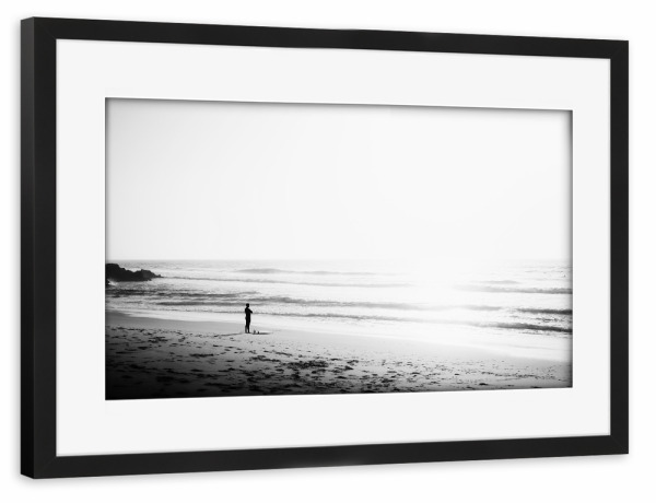 Poster mit Rahmen schwarz "Warten auf die Welle" artboxONE - Reise,Abstrakt,Reise / Strand und Meer,Sport,Reise / Länder
