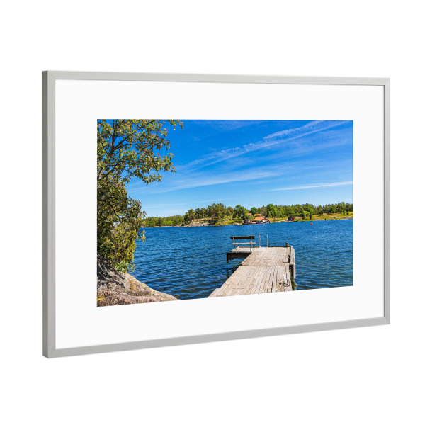 Poster mit Rahmen Silber "Steg, Sitzbank, Bäume, Meer" artboxONE - Natur,Reise,Reise / Strand und Meer,Reise / Länder