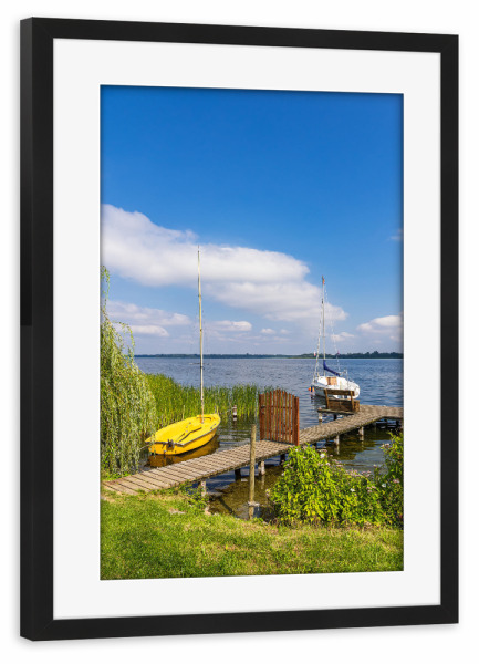 Poster mit Rahmen schwarz "Bootssteg und Segelboote" artboxONE - Natur,Reise