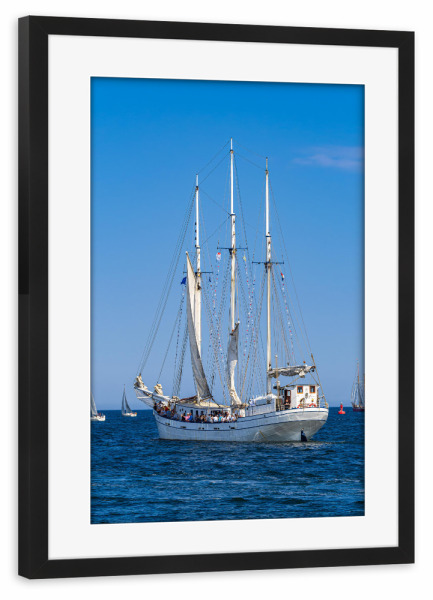 Poster mit Rahmen schwarz "Windjammer, Meer, Wolken" artboxONE - Natur,Reise,Reise / Strand und Meer