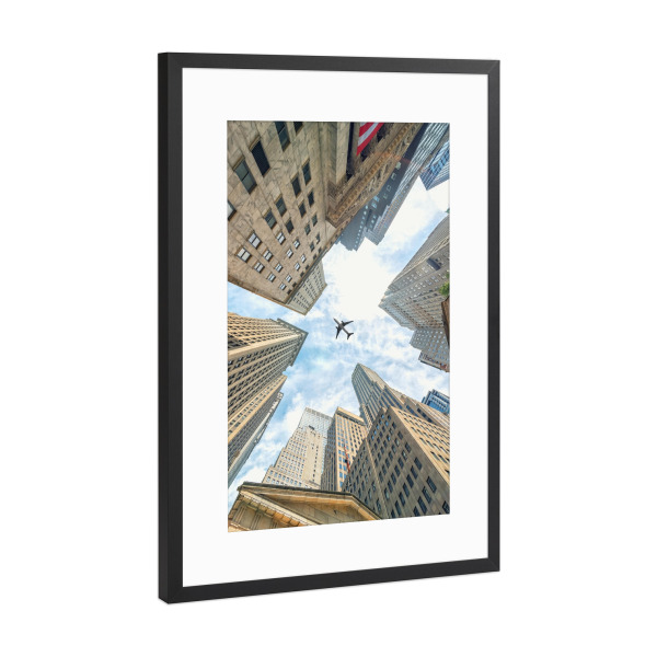 Poster mit Rahmen Schwarz (Metallic) "Belebter Himmel in Manhattan" artboxONE - Städte,Städte / New York,Reise,Architektur,Reise / Länder