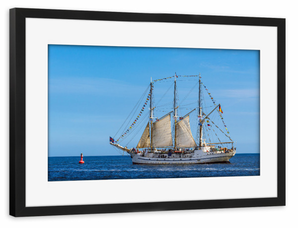 Poster mit Rahmen schwarz "Boje, Segelschiff, Ostsee" artboxONE - Natur,Reise,Reise / Strand und Meer