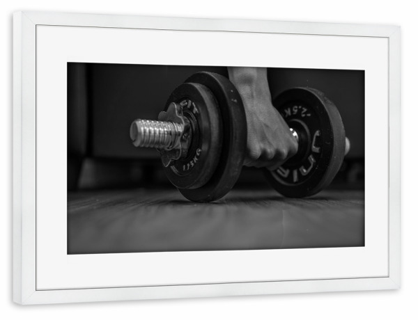 Poster mit Rahmen weiß "Hantel auf dem Boden" artboxONE - Schwarzweiß,Sport - Hantel,Gewicht,Hand,Faust,Adern,Schwarz und weiß