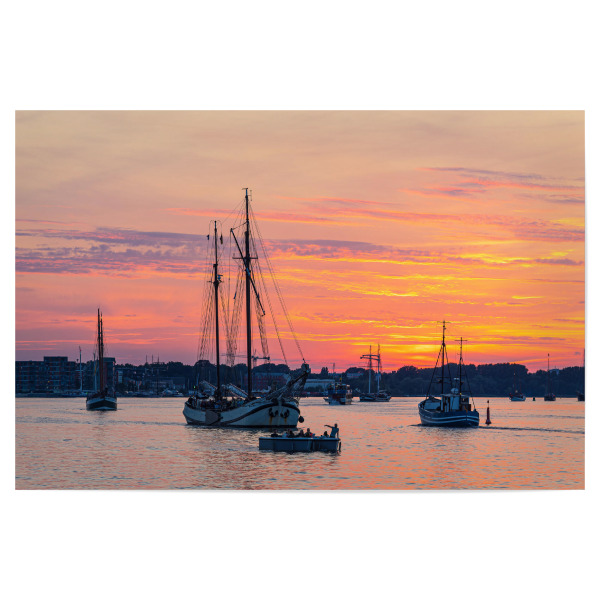 Poster "Warnow, Schiffe, Sonnenuntergang" artboxONE - Natur,Reise,Architektur