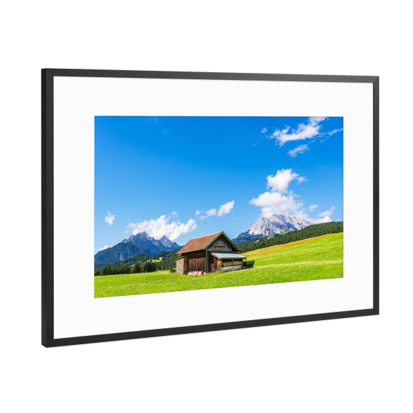 Poster mit Rahmen Schwarz (Metallic) "Wolken, Gebirge, Hütte und Wiese" artboxONE - Natur,Reise,Architektur