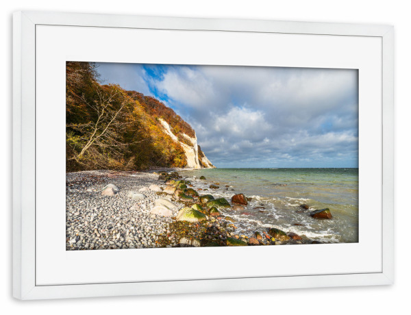 Poster mit Rahmen weiß "Steine, Meer, Kreidefelsen" artboxONE - Natur,Reise,Reise / Strand und Meer