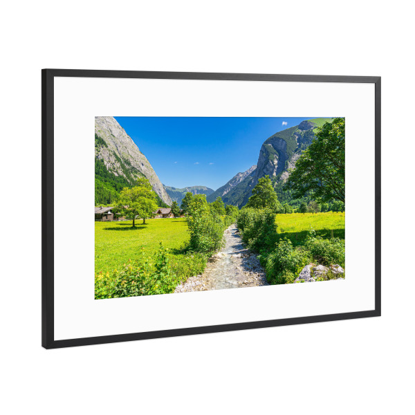 Poster mit Rahmen Schwarz (Metallic) "Bach, Berge, Ahornbäume" artboxONE - Natur,Reise