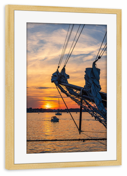 Poster mit Rahmen kiefer "Sonnenuntergang, Schiffe, Warnow" artboxONE - Natur,Reise