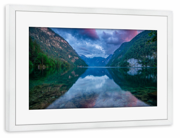 Poster mit Rahmen weiß "Sommerabend am Königssee" artboxONE - Natur,Reise - Königssee,Malerwinkel,Alpen,Berge,Berchtesgadener land,Bayern,Deutschland