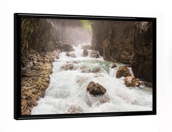 Poster mit schwarzem Rahmen "Felsen in der Klamm" artboxONE - Natur,Reise