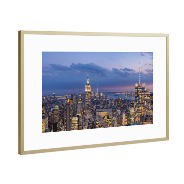Poster mit Rahmen Gold "Großstadt Lichter New York" artboxONE - Städte / New York,Architektur,Reise / Länder
