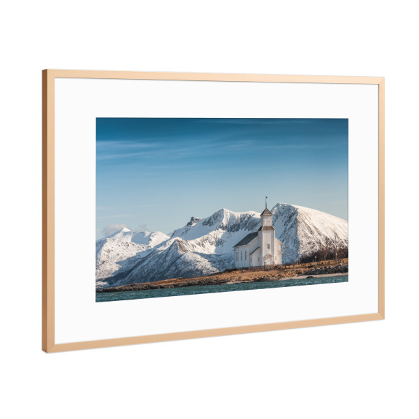 Poster mit Rahmen Kupfer "Holzkirche Lofoten" artboxONE - Reise / Strand und Meer