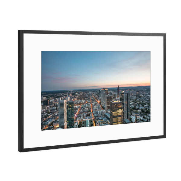 Poster mit Rahmen Schwarz (Metallic) "Blaue Stunde Frankfurt" artboxONE - Städte,Architektur,Städte / Frankfurt