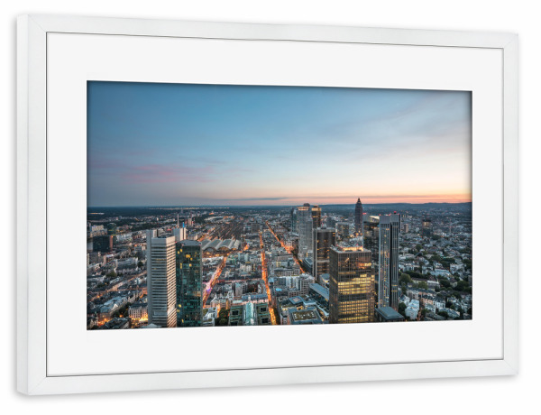 Poster mit Rahmen weiß "Blaue Stunde Frankfurt" artboxONE - Städte,Architektur,Städte / Frankfurt