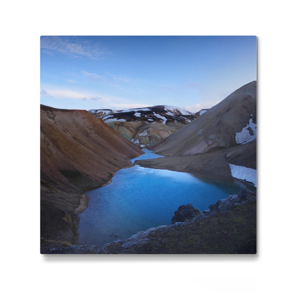 Galerie-Print "Blauer Bergsee - Hochland Island" 30x30 cm artboxONE