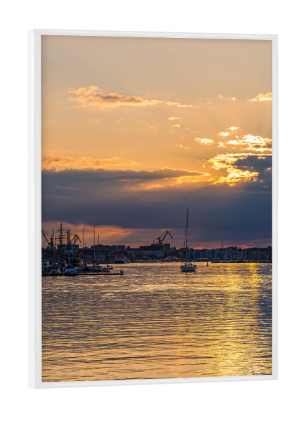 Poster mit weißem Rahmen "Stadthafen und Segelboote" artboxONE - Natur,Reise