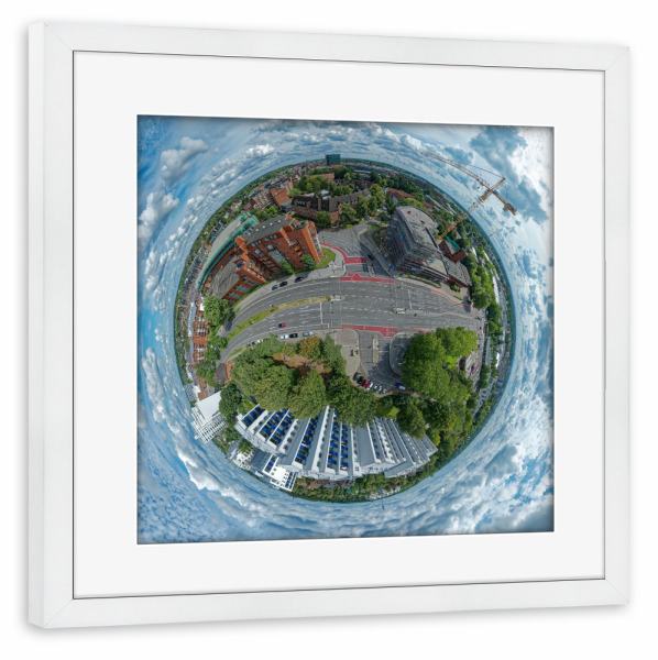 Poster mit Rahmen weiß "HH-Bergedorf Polizei-Kreuzung; 35m" artboxONE - Städte,Städte / Hamburg,Reise,Architektur,Reise / Länder