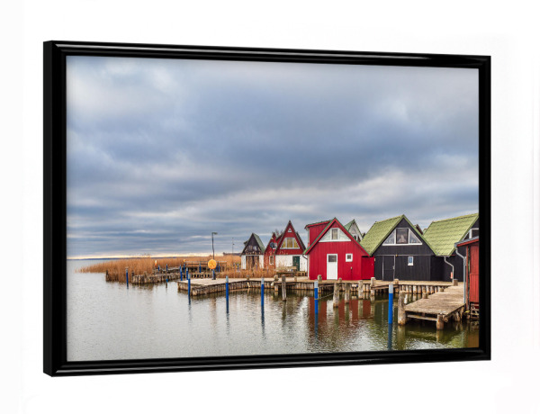 Poster mit schwarzem Rahmen "Bodden mit Bootshäusern" artboxONE - Natur,Reise,Architektur,Reise / Strand und Meer