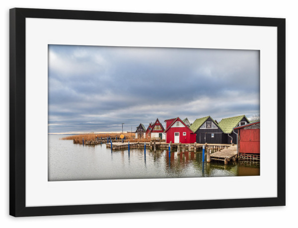 Poster mit Rahmen schwarz "Bodden mit Bootshäusern" artboxONE - Natur,Reise,Architektur,Reise / Strand und Meer