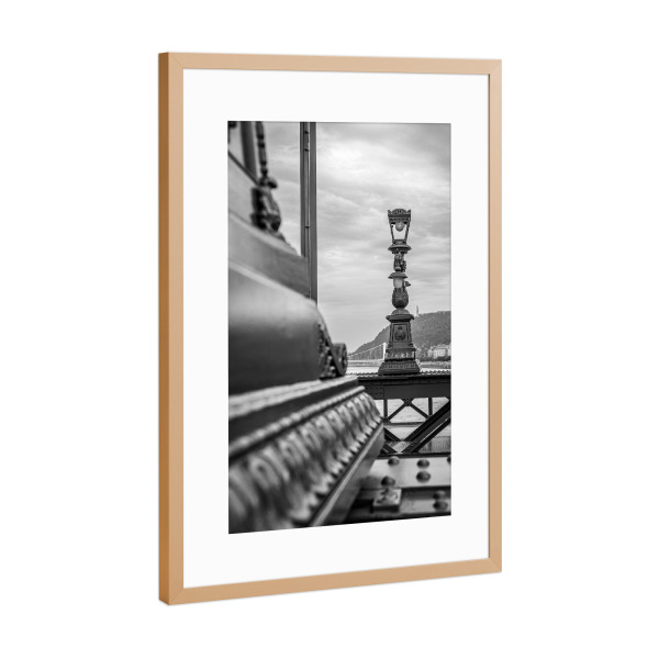 Poster mit Rahmen Kupfer "Laterne" artboxONE - Architektur,Städte / Budapest - Budapest,Kettenbrücke,Ungarn,Laterne,Buda,Pest,Brücke