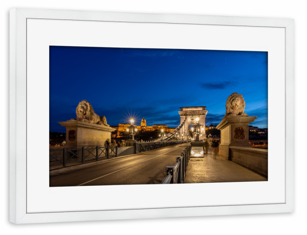 Poster mit Rahmen weiß "Die Kettenbrücke über die Donau" artboxONE - Reise,Architektur,Städte / Budapest