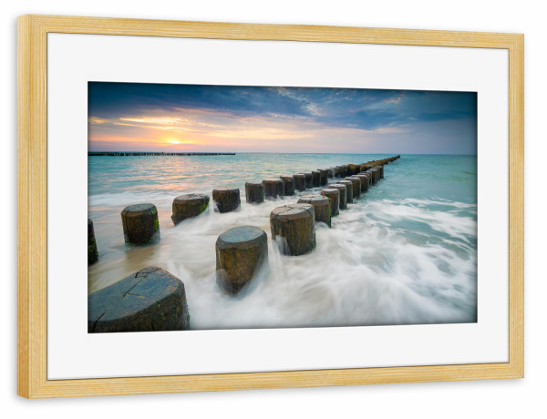 Poster mit Rahmen kiefer "Ostsee Buhne im Sonnenuntergang" artboxONE - Natur,Reise