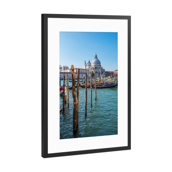 Poster mit Rahmen Schwarz (Metallic) "Gondeln und Kirche in Venedig" artboxONE - Reise,Architektur,Städte / Venedig,Reise / Länder